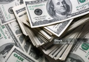 ಡಾಲರ್ ಎದುರು ಇತಿಹಾಸದಲ್ಲೇ ಅತಿ ಕಡಿಮೆ ಮಟ್ಟಕ್ಕೆ ಕುಸಿದ ರೂಪಾಯಿ