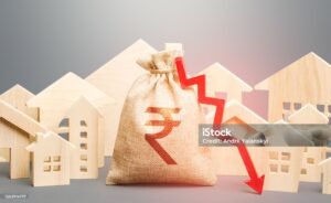 ಡಾಲರ್ ಎದುರು ಇತಿಹಾಸದಲ್ಲೇ ಅತಿ ಕಡಿಮೆ ಮಟ್ಟಕ್ಕೆ ಕುಸಿದ ರೂಪಾಯಿ