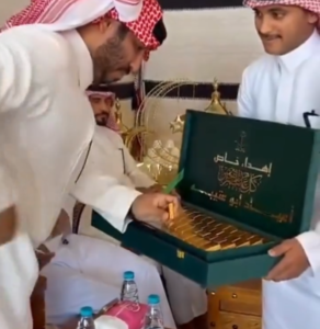 ಮದುವೆಗೆ ಬಂದ ಅತಿಥಿಗೆ 24 ಕ್ಯಾರೆಟ್ ಚಿನ್ನದ ಬಿಸ್ಕೆಟ್ ನೀಡಿದ ವಧು ಮನೆಯವರು.